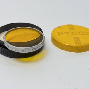 Kodak Series VI Wratten Filter With Original Case And Cap Yellow Glass USA Made 1950s