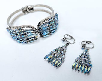 Set di bracciale e orecchini a clip con strass Aurora Borealis di metà secolo / tonalità argento vintage / glamour anni '50