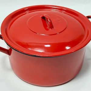 Vintage Red Enamel Cooking Pot 26cm – Made in Yugoslavia