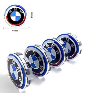 Peut inclure: Quatre enjoliveurs de roue de voiture BMW argentés et bleus avec le logo BMW au centre. Chaque enjoliveur mesure 56 mm de diamètre.