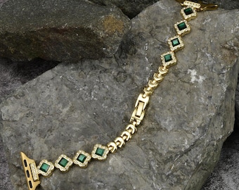 Metal Apple Watch Band with Green Stones. Stylish Jewelry for Women Bracelet Gift Girlfriend Mom Wife Her. Fits 38,40,41,42,44,45,46, Ultra