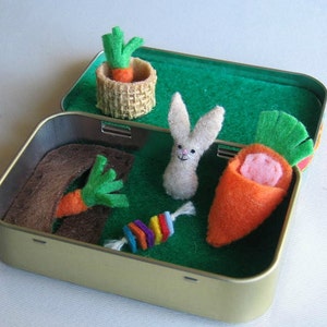 Ensemble de jeu de jardin miniature en feutre en étain altoïde lapin - jouet pour temps calme - petits animaux en feutre, jardin en feutre