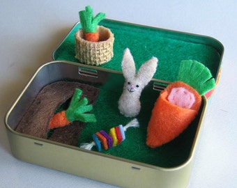 Hase Altoid Dose Miniatur Filz GartenSpielset - Quiet Time Spielzeug - kleine Filztiere , Filzgarten