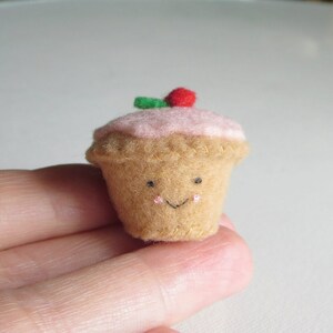 Cupcake miniature felt play food plushie with pink strawberry frosting image 7