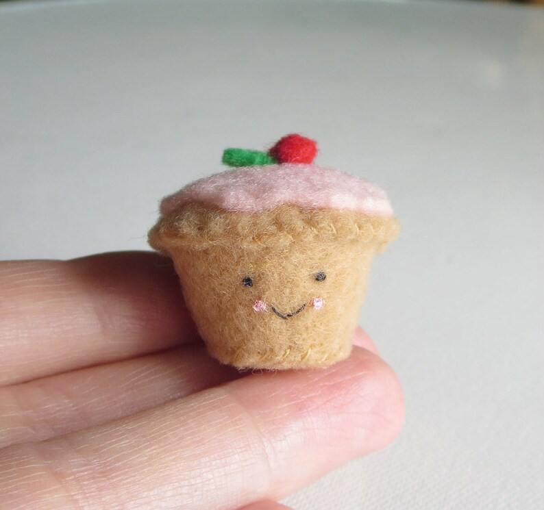 Cupcake miniature felt play food plushie with pink strawberry frosting image 7