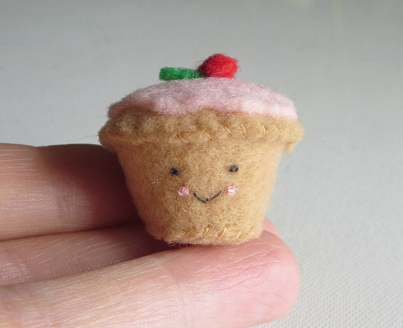 Cupcake miniature felt play food plushie with pink strawberry frosting image 9