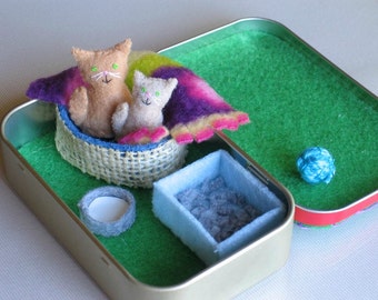 Altoid tin cat play set , tiny felt stuffed animals  gift for her