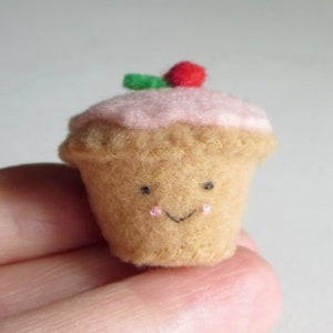 Cupcake miniature felt play food plushie with pink strawberry frosting image 2