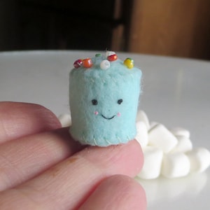Cute mini marshmallow with sprinkles and a smile, hand-stitched felt play food plushie, birthday gift, foodie gift, teacher gift