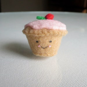 Cupcake miniature felt play food plushie with pink strawberry frosting image 4