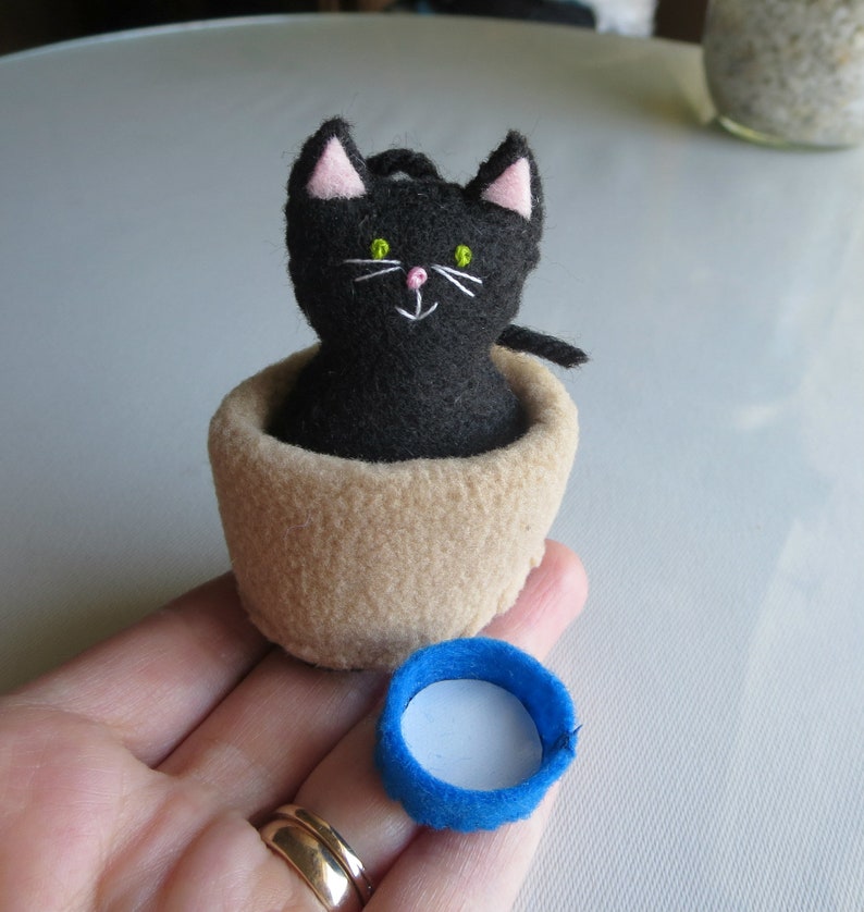 Black cat stuffed animal playset , miniature felt plushie , handmade, cat lover gift image 3