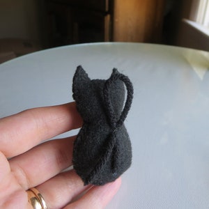 Black cat stuffed animal playset , miniature felt plushie , handmade, cat lover gift image 4