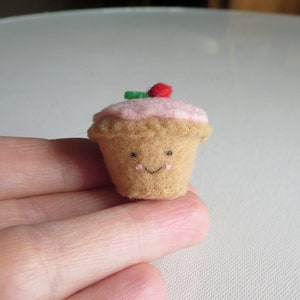 Cupcake miniature felt play food plushie with pink strawberry frosting image 6