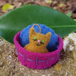 Little orange cat playset, miniature felt stuffed animal with a pink felt bed and blue pillow, cute birthday gift, gift for her