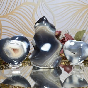 Orca Agate Crystal Flame with Parallax banding Orca Agate heart crystal carving Druzy Orca Agate from Madagascar crystal flame carving