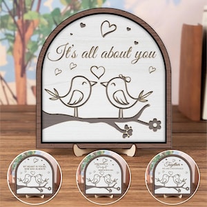 Pareja de pájaros enamorados enmarcados SVG, archivo de corte del día de San Valentín en capas 3D, regalo de aniversario, letrero de estante personalizado del día de San Valentín Svg, archivo cortado con láser.