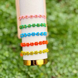 Beaded Daisy  Bracelet /Custom Daisy Bracelet/ Yellow Beaded Daisy Bracelet/  Custom Flower Bracelet/   Handmade Daisy Bracelet