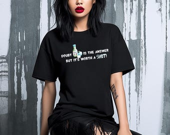 面白い焼酎の名言デザイン、一杯飲む価値ありのフレーズ入りスウェットシャツ、パーティー好きにぴったりのパーカー、お酒好きのユーモアギフト、おしゃれなバーシャツ