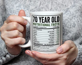 Tasse zum 70. Geburtstag – Lustige Nährwertangaben – Geschenk für Männer, Frauen, Papa, Mama, Opa, Oma – Sarkasmus, Weisheit, Meilenstein-Geburtstagsgeschenk