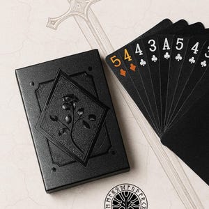 Glittering playing cards as a gift – waterproof, durable for poker, blackjack & casino nights