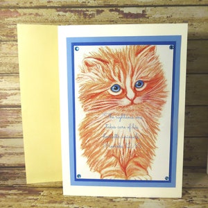 Könnte beinhalten: Eine Grußkarte mit einer Zeichnung eines flauschigen orangefarbenen Kätzchens mit blauen Augen. Die Karte hat einen blauen Rand und blaue Strasssteine. Der Text auf der Karte lautet "Der Gerechte sorgt für seine Haustiere. Sprichwörter 12:10."