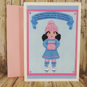 Tarjeta de felicitación de chica patinadora sobre hielo ~ casa vestidos con prendas de abrigo - 31:21 de Proverbios escritura ~ tiza pastel arte