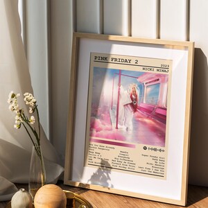 Nicki Minaj-affischtryck | Pink Friday 2 albumaffisch | Musikaffisch | Skivomslagsaffisch | Väggdekor | Musikgåva | Rumsdekor Beige