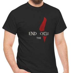 Camiseta inspirada en God of War, diseño minimalista, ideal como regalo para gamers.