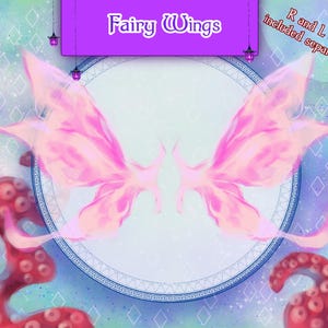 Puede incluir: Alas de hada rosadas con un efecto suave como de acuarela. Las alas están sobre un fondo azul claro con un círculo blanco y un borde azul. El texto "Fairy Wings" está escrito en rosa en la parte superior de la imagen. El texto "R and L wing included separately" está escrito en negro en la parte superior derecha de la imagen.
