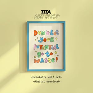 Könnte beinhalten: Ein gerahmter Druck mit blauem Rahmen zeigt den Text "Don't Let Your Potential Go to Waste!" in bunten Buchstaben. Die Wörter sind mit Sternen und Diamanten verziert. Der Shop-Name "TITA ART SHOP" steht oben. Der Text unten lautet "printable wall art" und "digital download".