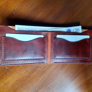 Cartera de cuero para hombre. Hecha y cosida a mano.