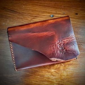 Cartera de cuero para hombre, hecha a mano y cosida a mano y estilo resistente.