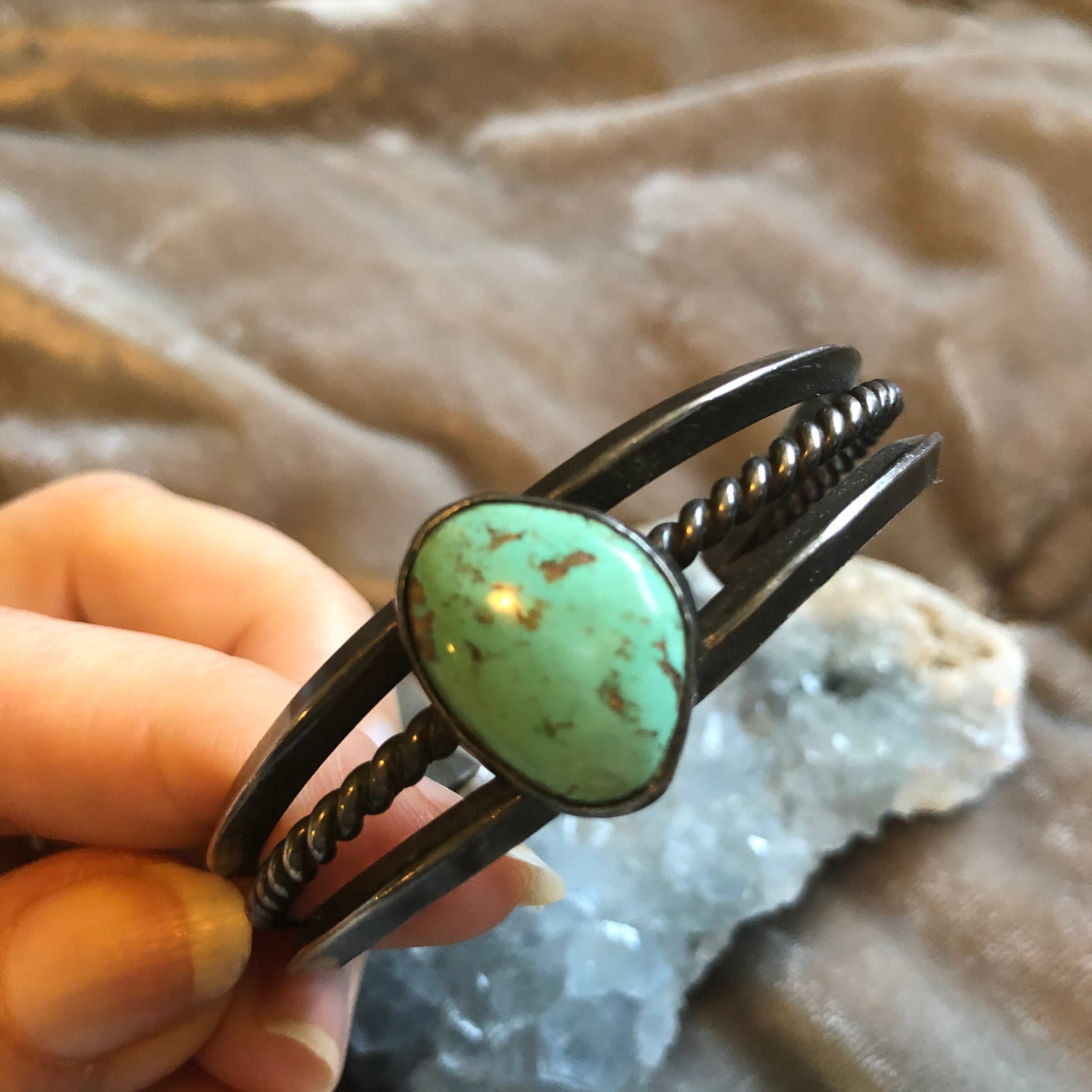 Vintage Native American Navajo Sterling & Turquoise Cuff Mid
