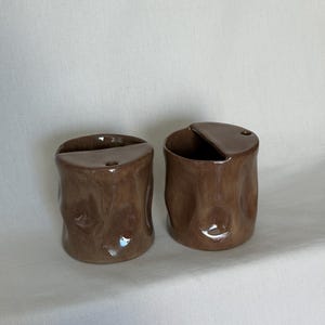 Gobelet à paille en céramique artisanale, 400 ml (13,5 oz), glaçure brune, avec trou pour paille, poterie artisanale