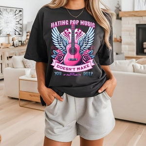 Hating Pop Music Doesn&#39;t Make You Deep Unisex Heavy Cotton Tee Y2K Iconic Funny It Girl Meme Cute Top Shirt Sassy Unhinged Sarcastic Gift