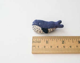 Whale mini embroidered brooch pin - Humphrey