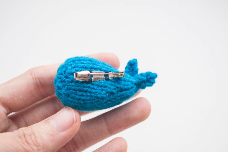 Wee the whale knitted amigurumi brooch image 4