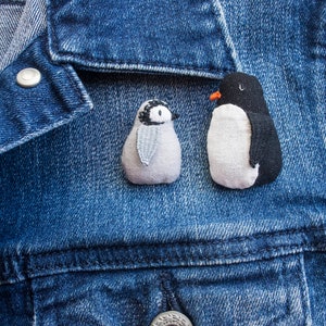 Penguin parent and child mini hand-embroidered brooch pins image 3