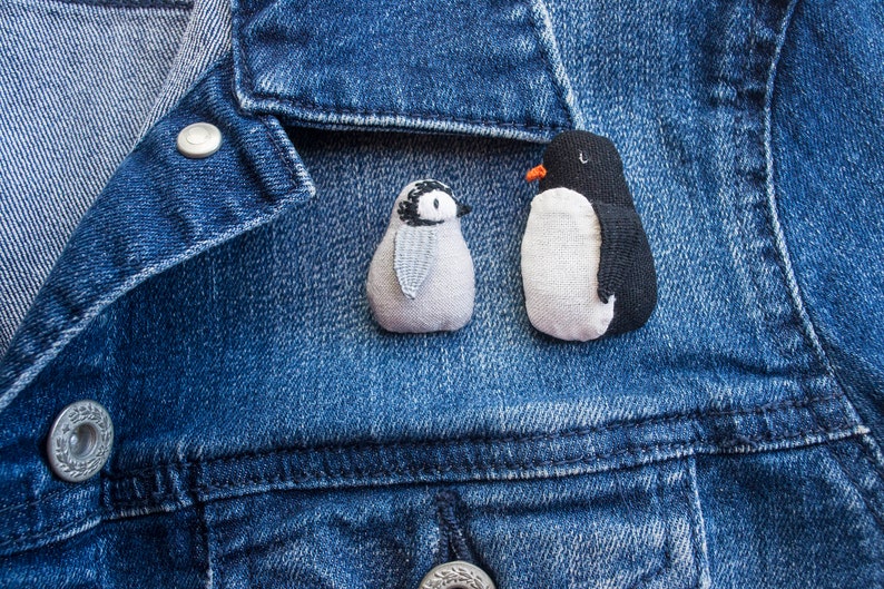 Penguin parent and child mini hand-embroidered brooch pins image 3
