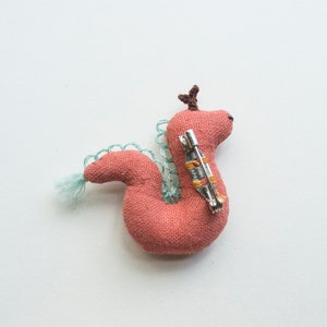Dragon hand-embroidered brooch pin zdjęcie 4