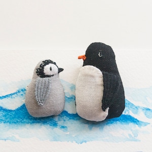 Penguin parent and child mini hand-embroidered brooch pins image 2