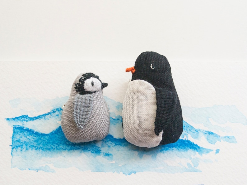 Penguin parent and child mini hand-embroidered brooch pins image 2