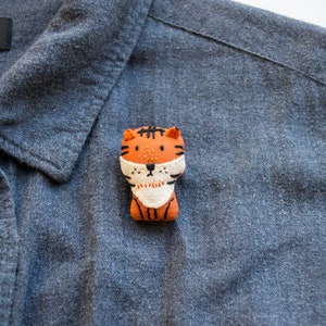 Tiger mini embroidered brooch pin image 3