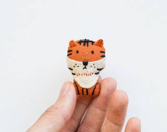 Tiger mini embroidered brooch pin