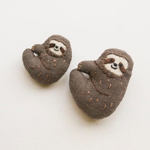 Sloth mini hand-embroidered brooches zdjęcie 6