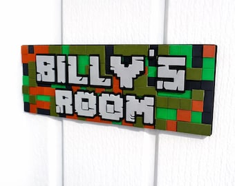 Placa de porta personalizada com nome em estilo gamer para decoração de quarto ou sala de jogos.