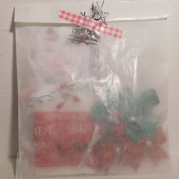 Mini Gift Wrap Supply Kit - Christmas Theme