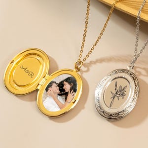 Gold Oval Locket Necklace with Photo, Custom Birth Flower Locket Necklace, Photo Necklace, Memorial Gift, Gift for Mom, Mother&#39;s Day Gift