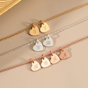Collar de corazón con inicial, collar personalizado con múltiples iniciales, collar con inicial de corazón pequeño, collar con inicial, regalo para una amiga, regalo para mamá