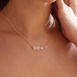 Family Birth Flower Necklace for Mom, Combined Birth Flower Necklace, Floral Jewelry, Personalized Gift, New Baby Gift, Xmas Gift for Friend